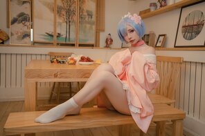 foto amatoriale 爆机少女喵小吉 x 金鱼kinngyo - 从零开始的女体盛宴 (26)