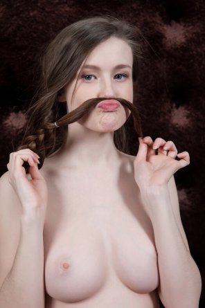 foto amateur Emilyâ€™s sweet mustache
