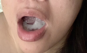 amateur photo I love having a mouth full of cum.