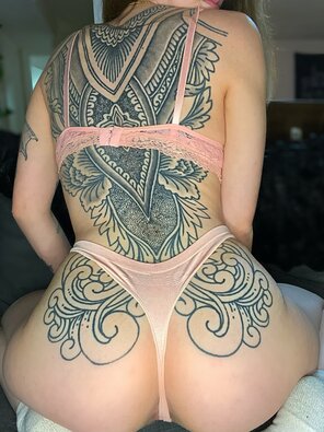 zdjęcie amatorskie do you like girls with tattoos here?