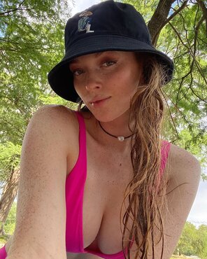 Larsen Thompson pink bikini ðŸ‘™