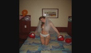 foto amateur ready to consummate the marriage