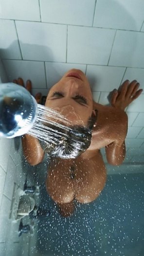 zdjęcie amatorskie Hot Shower