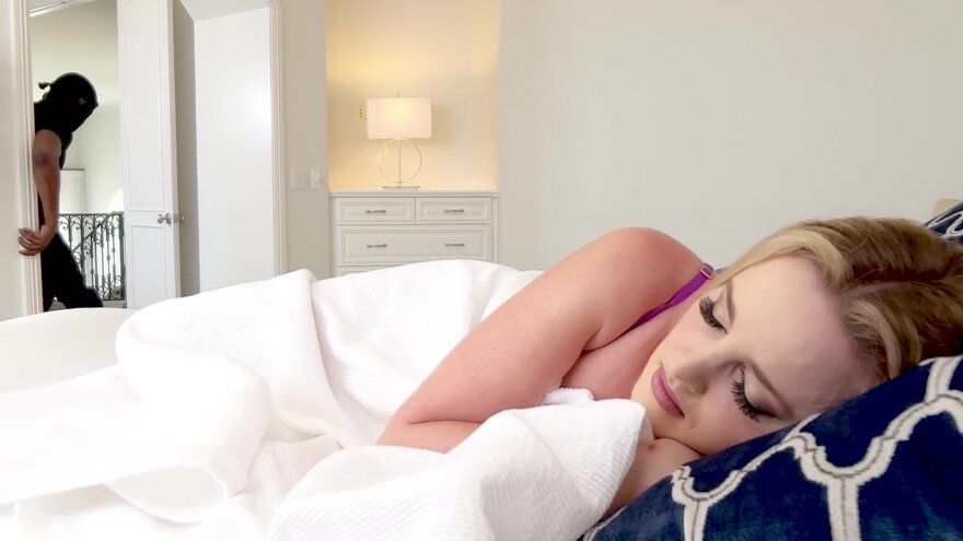 charlie-forde-panty-bandit_1080p.mp4_20240812220401_0013