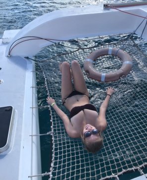 amateur-Foto PictureHuge tits on the sea