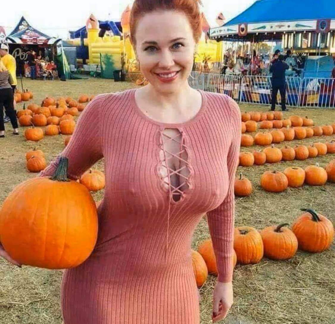 Melons in a pumpkin patch Foto Porno - EPORNER