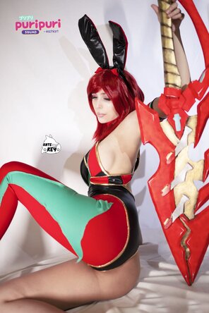 zdjęcie amatorskie Bunny Pyra with her weapon ;) This costume is perfect to fight too! - by Kate Key [self]