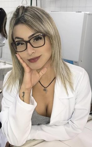 アマチュア写真 sexy doctor with piercing