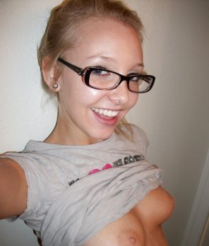 foto amateur Cute blonde in glasses.