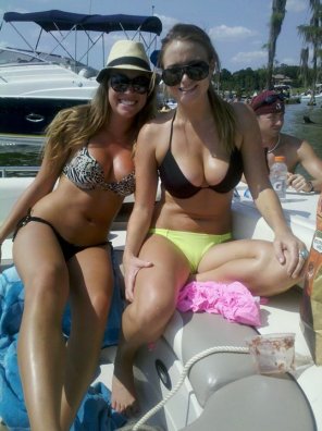 amateur pic Boat babes