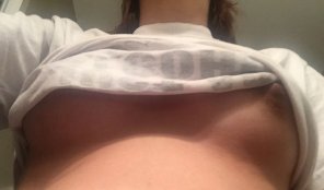 zdjęcie amatorskie wife's underboob selfie