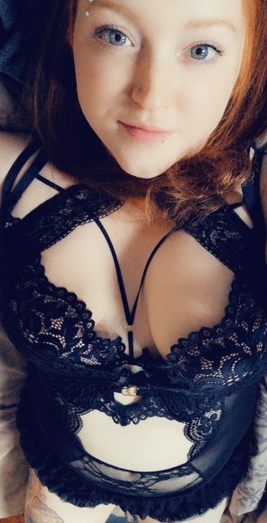 amateur pic Black lacy things & baby blues [oc] [f]