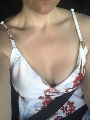 zdjęcie amatorskie Love my cleavage. What do you think? [F]