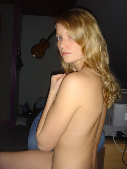 2005-02-26 19.51.41 nude