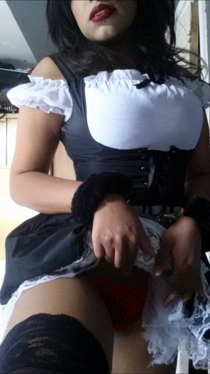 amateur photo Latina maid at your service