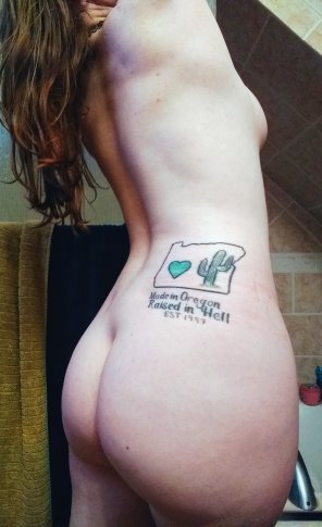 zdjęcie amatorskie Side boob and booty