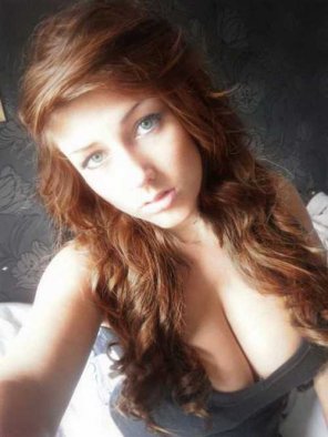 foto amatoriale Reddish brown curls
