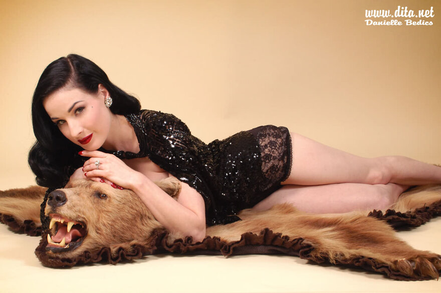 Dita Von Teese beast2 (31)
