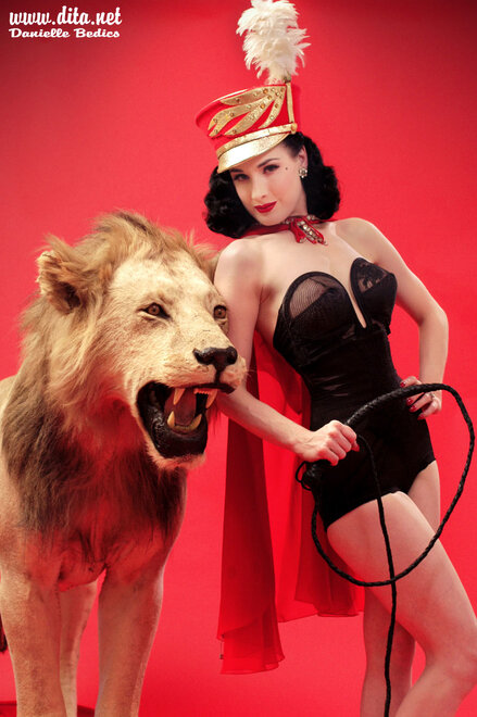 Dita Von Teese beast3 (3)