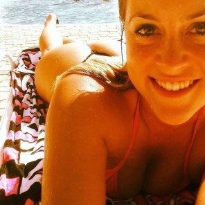 amateur pic Laying by the Pool