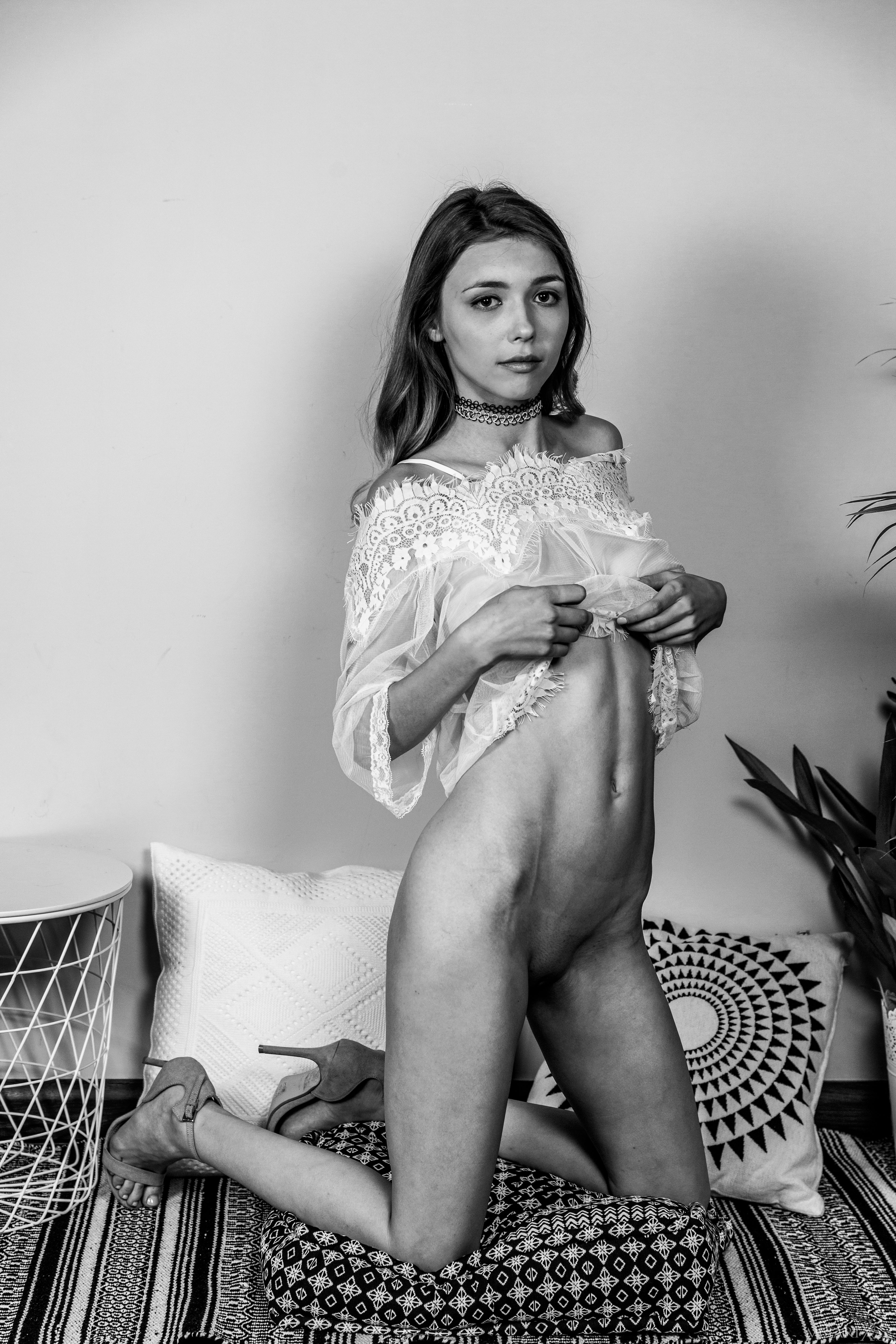 amateur photo MetArtX_Bed-Head_Mila-Azul_high_0155