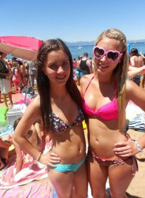 photo amateur Bikini Duo
