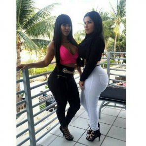 foto amatoriale Rose Monroe and her thick friend