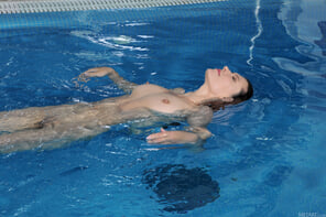アマチュア写真 metart_nude-swim_suzanna-a_high_0101