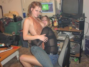 zdjęcie amatorskie Biting a boob.