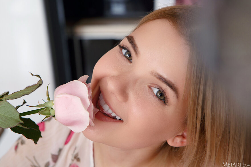 MetArt_Pink-Roses_Chanel-Fenn_high_0028