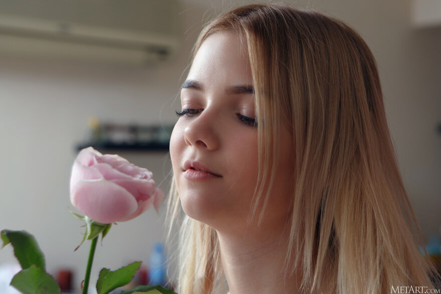 MetArt_Pink-Roses_Chanel-Fenn_high_0117