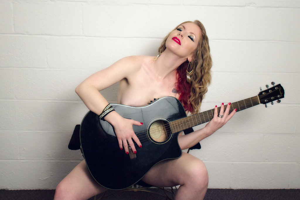 amateur photo 8dabc2b4940d44a22fd14cd4b1e18b23-xlarge