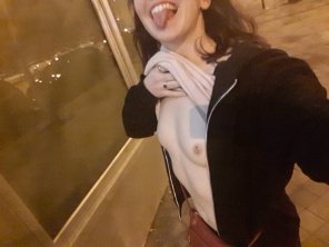 foto amatoriale Tits in the streets, AKA [f]uck me it's cold