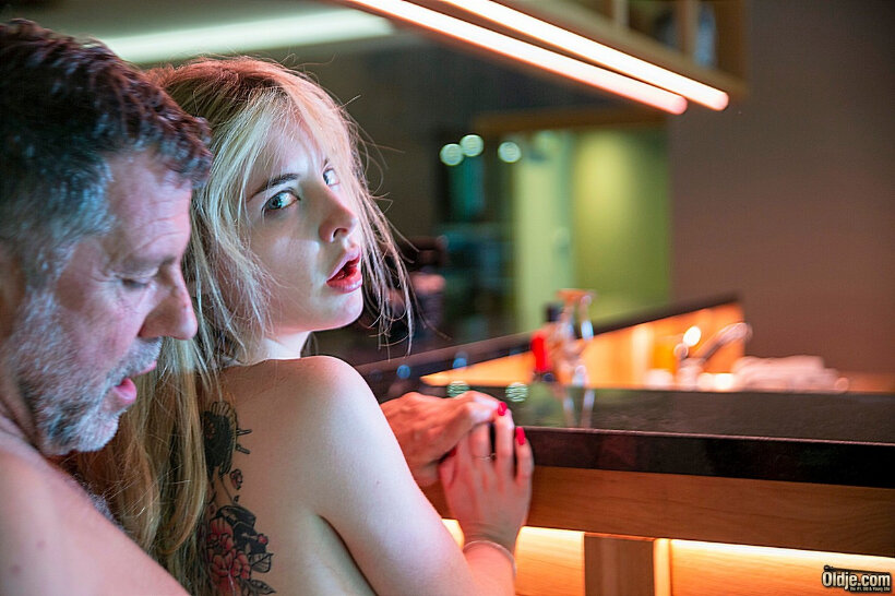 Beautiful blonde Baby Kxtten has doggystyle sex with an old man while standing_0010