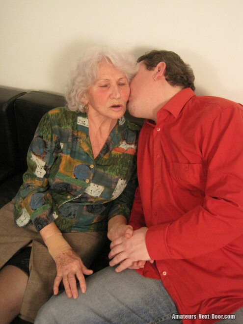 Old granny in lacy stockings gets her twat filled after sucking a dong