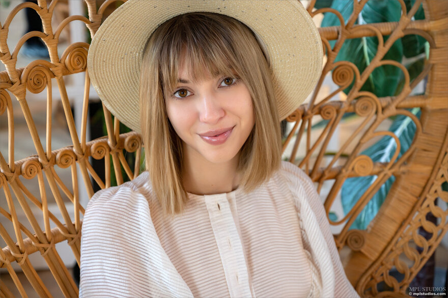 Avery_Understated-Ecstasy_004