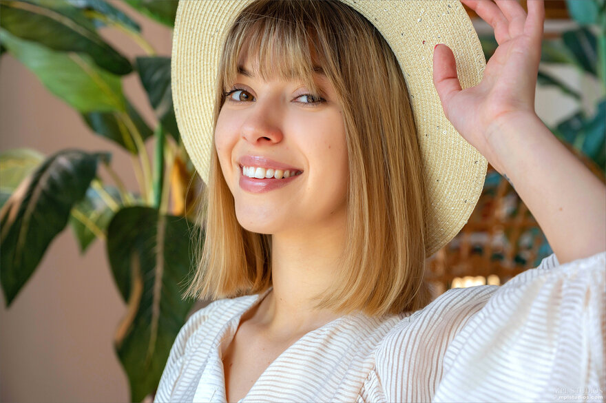 Avery_Understated-Ecstasy_051