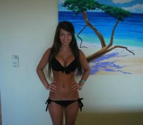 amateur photo 18 year old in a black two piece bikini