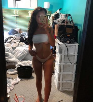 foto amateur Her body is perfect, room on the other hand...