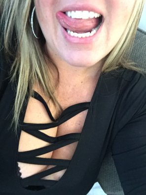 foto amateur Cleavage and smile