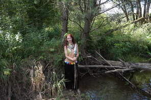 foto amadora Wild woman in the river