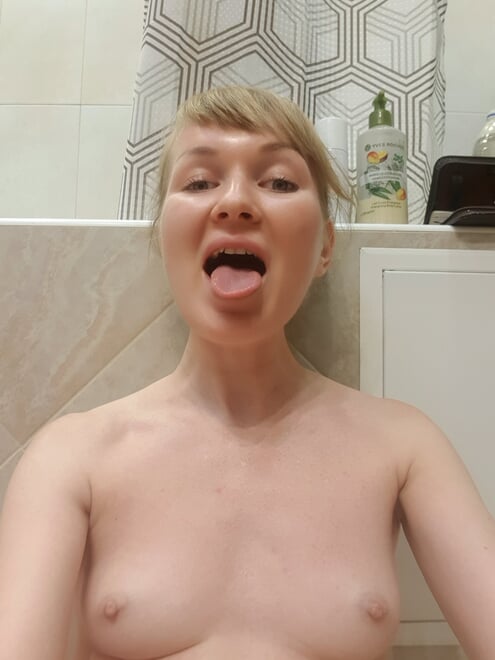 Zoya (22) nude