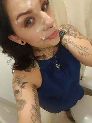 foto amatoriale Tattoos & Cum