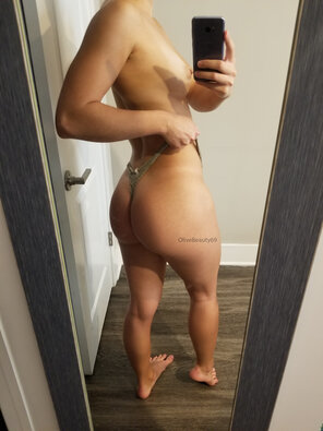 amateur photo I don't show my ass much, but don't think that means it's off limits ðŸ˜˜