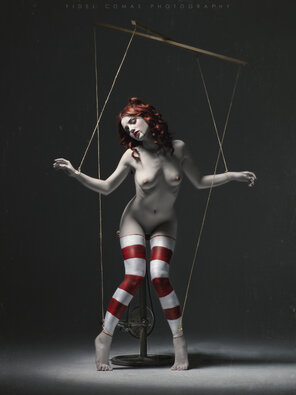 foto amatoriale Girl on a string