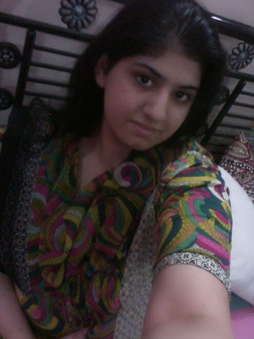 Paki (33) nude