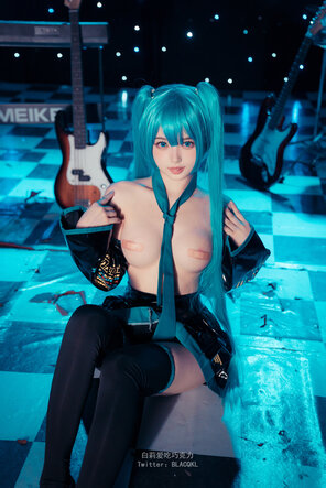 foto amateur BLACQKL - Hatsune Miku (25)