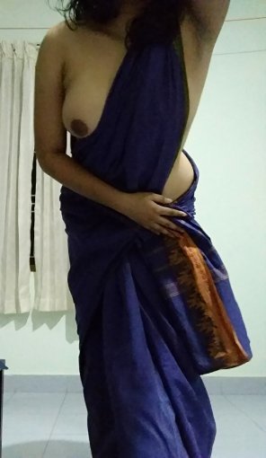 zdjęcie amatorskie Right way to [f] wear a saree?
