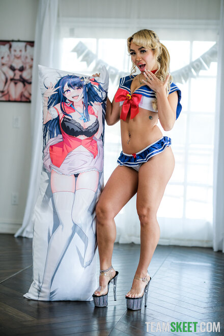 exxxtrasmall_luna_luxe_007