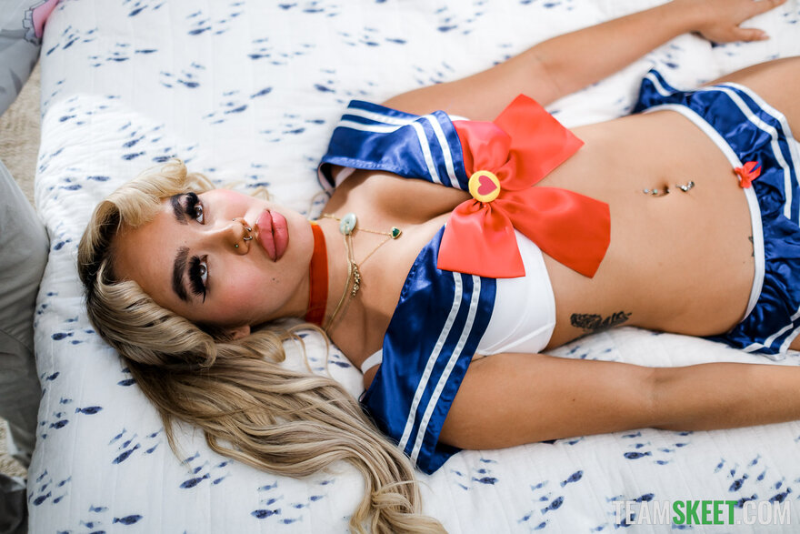 exxxtrasmall_luna_luxe_062